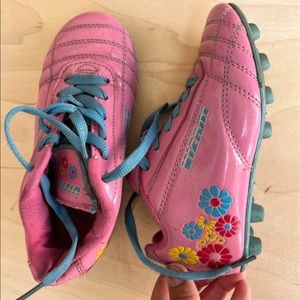 Size 11 kids cleats. Wizari brand.